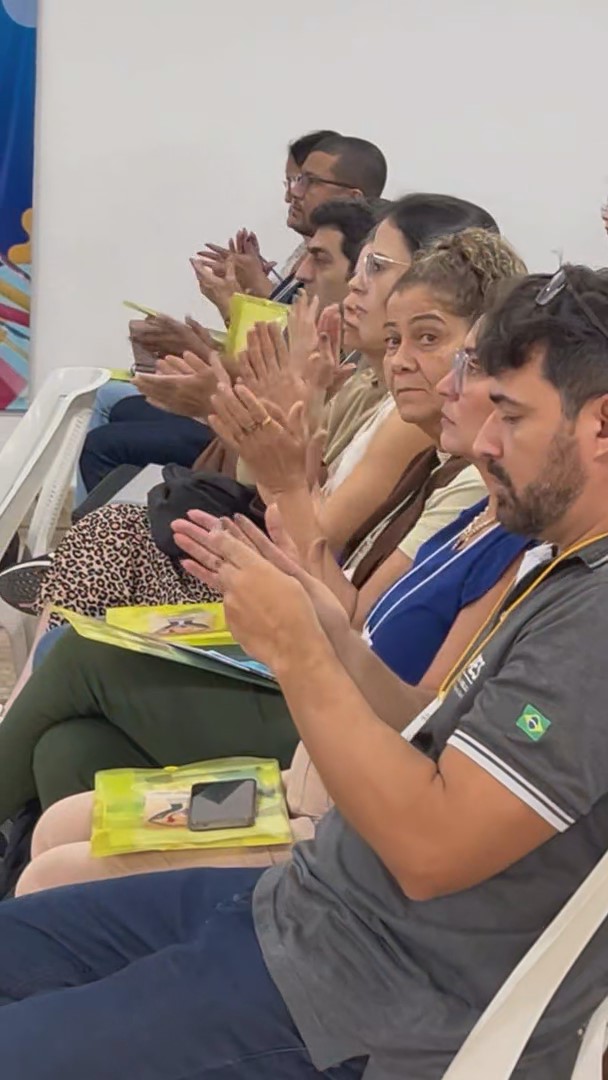 PUBLICO APLAUDINDO_000006